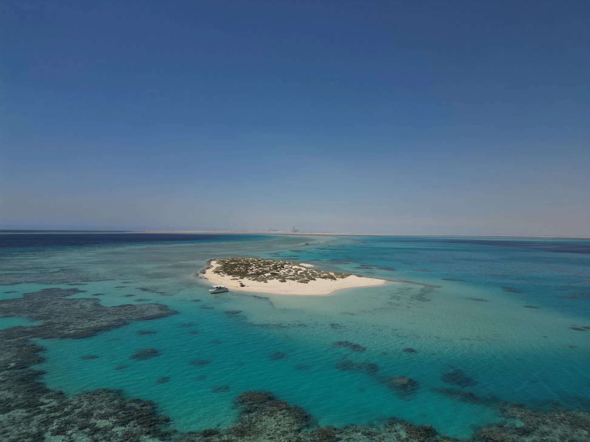 Yanbu: Trip to Al-Buraidi Island - Snorkeling and BBQ on the beach