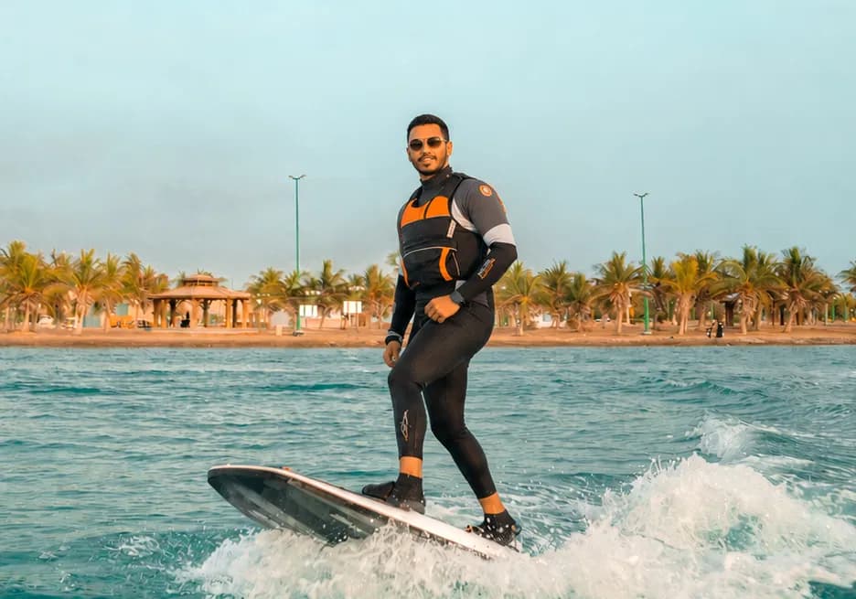 Yanbu: Electric Jet Surf Training Experience